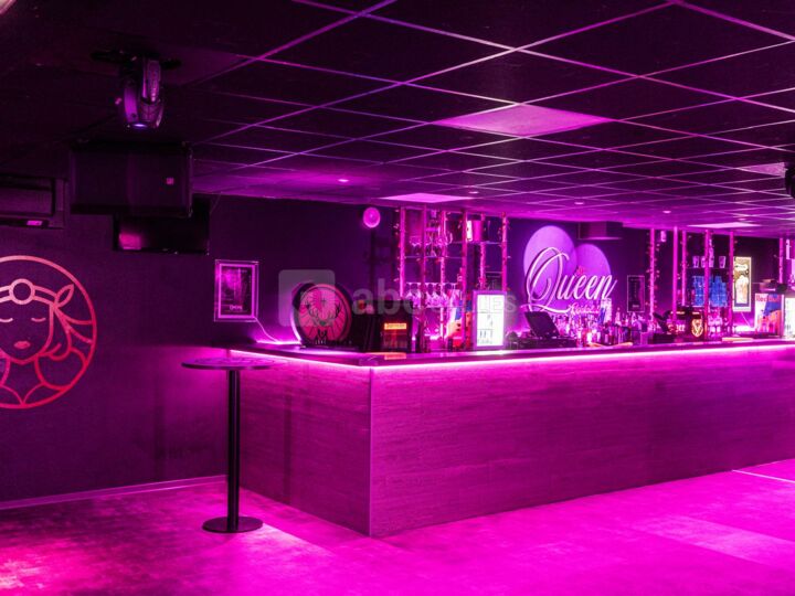 Queen Residential Club